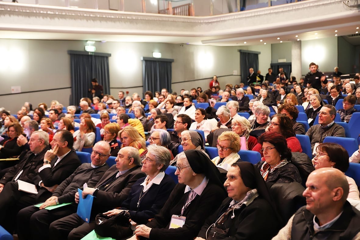 partecipanti in sala Giornate Spiritualità Famiglia Salesiana 2020
