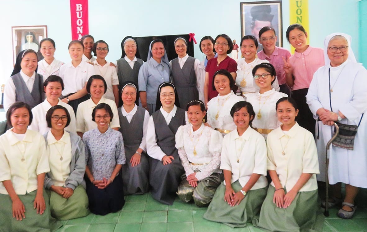 Visita delle Suore dei Sacri Cuori di Gesù alle giovani in formazione FMA delle Filippine
