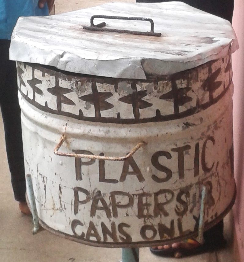 Bidone raccolta plastica - Isole Salomone