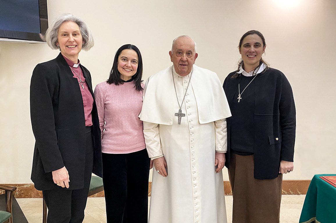 El Papa, con las tres mujeres que participaron en el C9